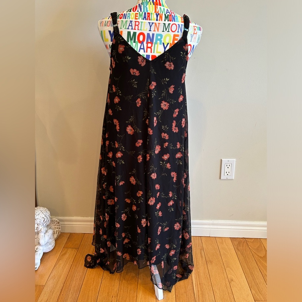 Nina Leonard floral mesh maxi dress in excellent condition. Size medium.